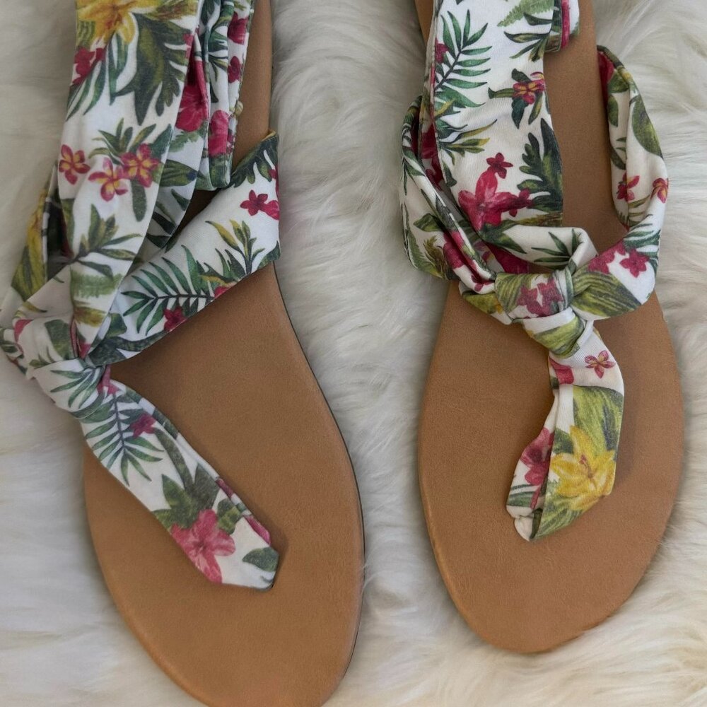 Sz 9.5 ankle wrap around thong sandals